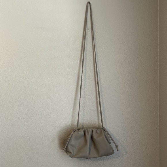 Banana Republic Soft Pouch Crossbody Bag Clutch in Grey Snake - Picture 6 of 10